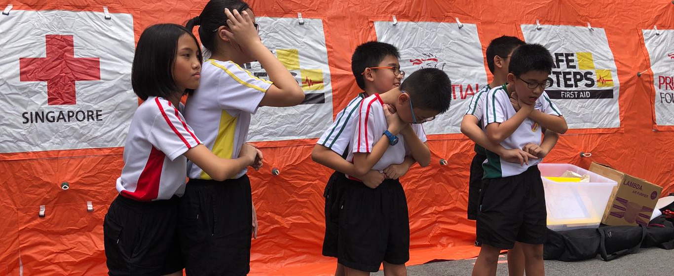 Children learn about first aid in class